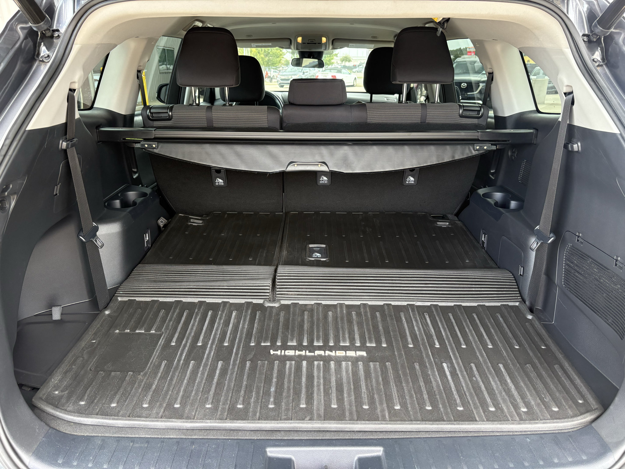 Used 2023 Toyota Highlander LE AWD/4WD image 27