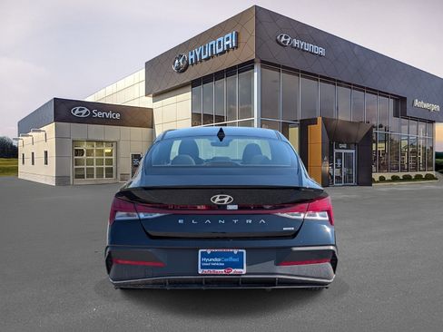 Used 2025 Hyundai Elantra SEL FWD image 4