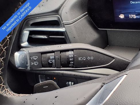 Used 2025 Chevrolet Traverse LT image 21