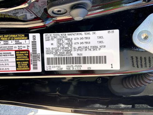 Used 2025 Toyota Tundra SR w/ SR Tow Package AWD/4WD image 33
