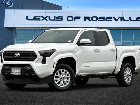 Used 2025 Toyota Tacoma SR5 image 1