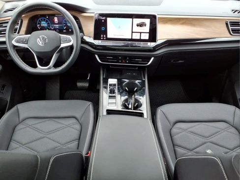 Used 2025 Volkswagen Atlas SE FWD image 10