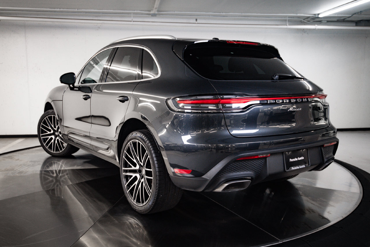 Certified 2026 Porsche Macan AWD/4WD image 3