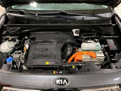 Used 2018 Kia Niro EX w/ Option Group 020 FWD image 10