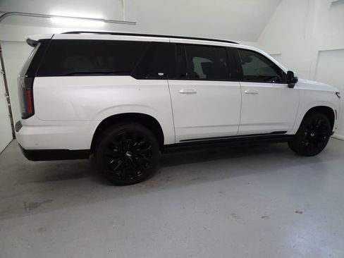 Used 2025 Cadillac Escalade ESV Sport Platinum w/ LPO, ONYX Package AWD/4WD image 25