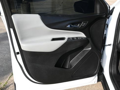 Used 2018 Chevrolet Equinox LS image 10