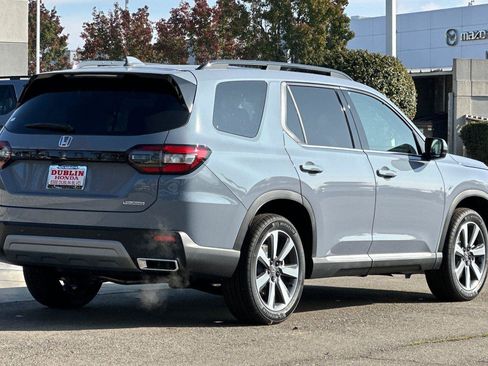 New 2025 Honda Pilot Touring image 4