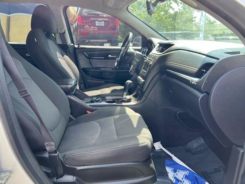 Used 2017 Chevrolet Traverse LT w/ Style and Technology Package FWD image 16