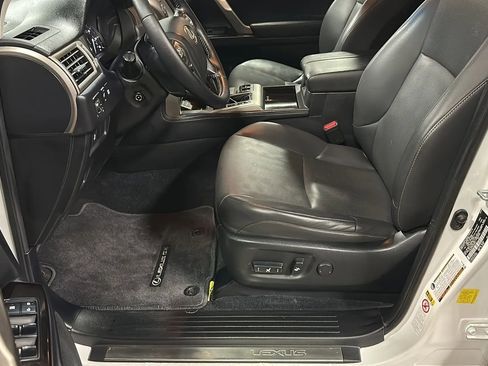 Used 2014 Lexus GX 460 image 9