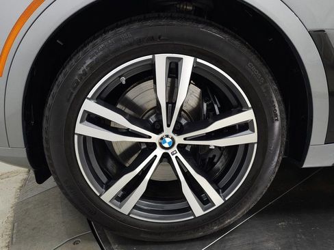 Used 2025 BMW X7 M60i image 15