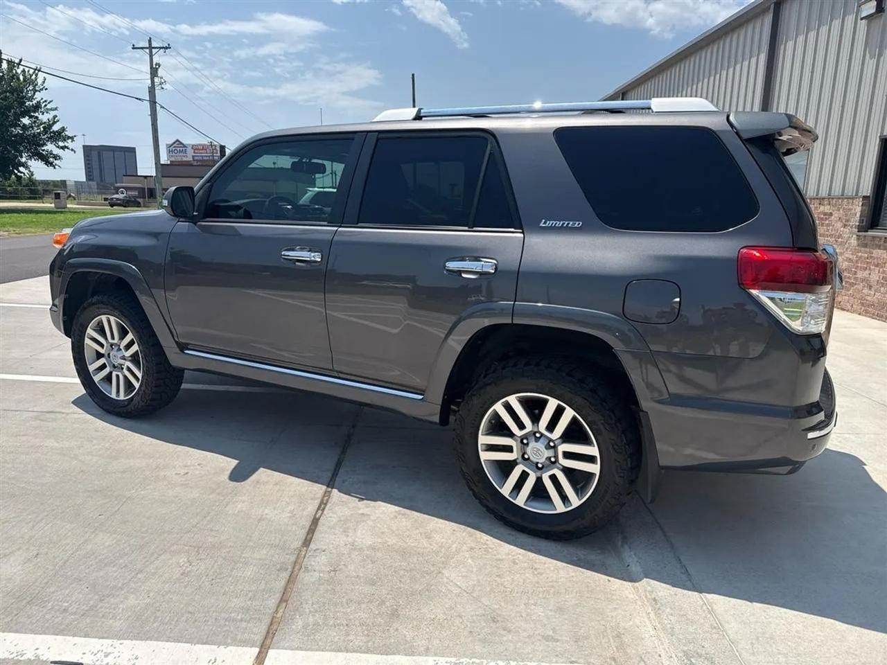 Used 2011 Toyota 4Runner Limited w/ Convenience Pkg AWD/4WD image 17