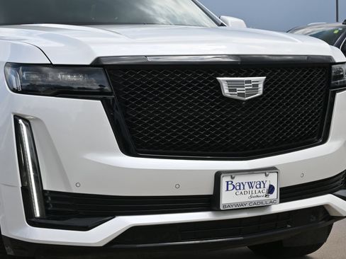 Used 2022 Cadillac Escalade Sport Platinum w/ LPO, ONYX Package AWD/4WD image 27