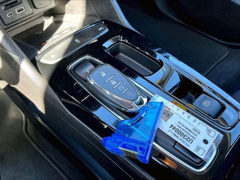 Certified 2023 Chevrolet Bolt EUV LT w/ Convenience Package image 28