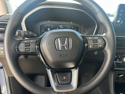 Used 2025 Honda Pilot Elite image 11
