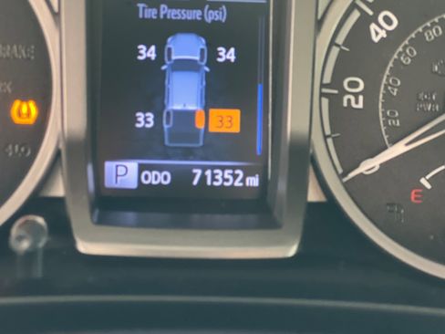 Used 2018 Toyota Tacoma Limited image 21