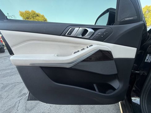 Used 2020 BMW X5 xDrive50i w/ Executive Package AWD/4WD image 21