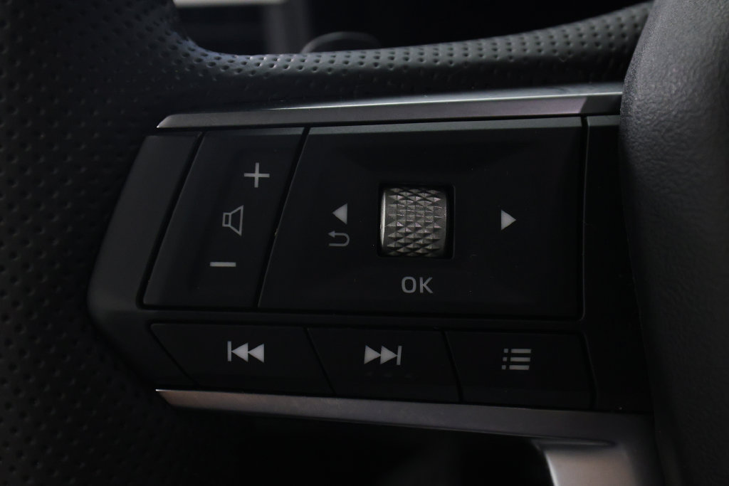 Used 2025 Mitsubishi Outlander AWD image 24