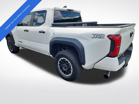 Used 2025 Toyota Tacoma TRD Off-Road AWD/4WD image 3