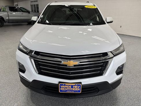 Used 2023 Chevrolet Traverse LT w/ LT Premium Package AWD/4WD image 2