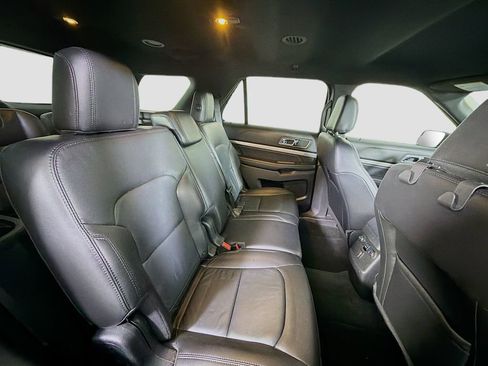 Used 2018 Ford Explorer XLT w/ Equipment Group 202A image 30