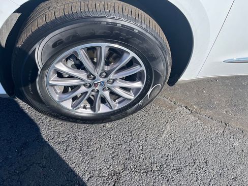 Used 2024 Buick Enclave Premium image 37