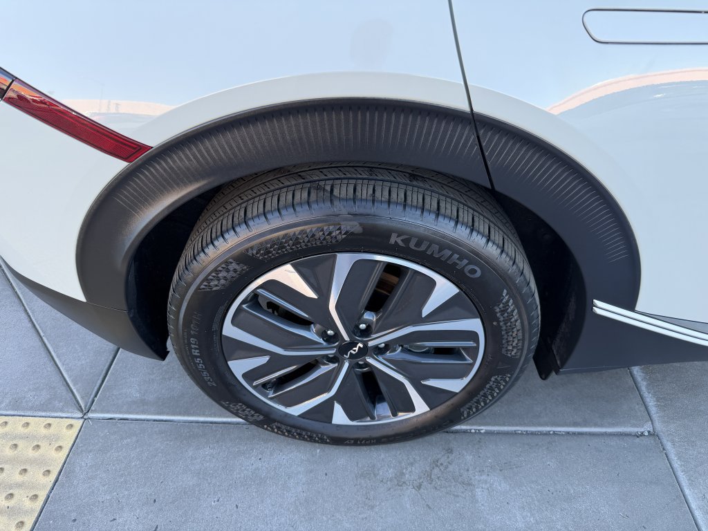 Used 2024 Kia EV6 Light AWD/4WD image 15
