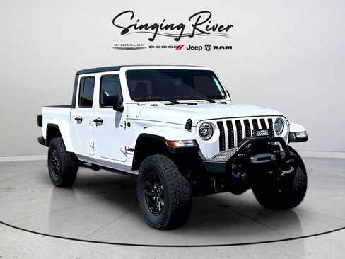 Used 2021 Jeep Gladiator Sport AWD/4WD image 1