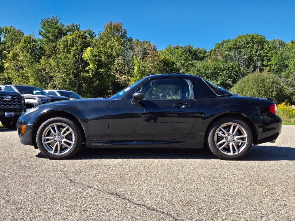 Used 2011 MAZDA MX-5 Miata Sport RWD image 2