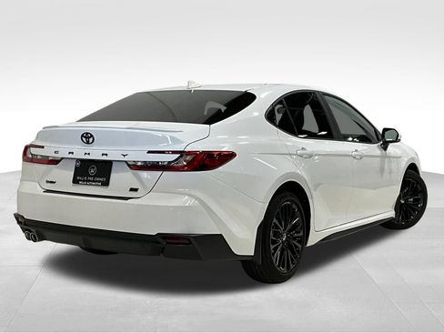 Used 2026 Toyota Camry SE FWD image 5