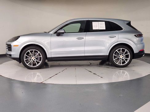 Used 2025 Porsche Cayenne AWD/4WD image 5