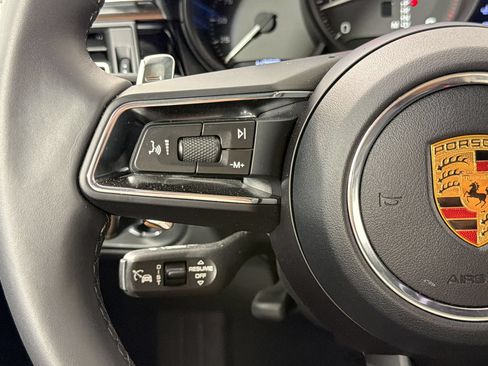 Certified 2026 Porsche Macan AWD/4WD image 17