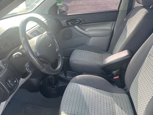 Used 2006 Ford Focus SES FWD image 2