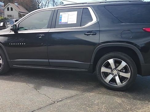 Used 2020 Chevrolet Traverse LT w/ LT Premium Package image 6
