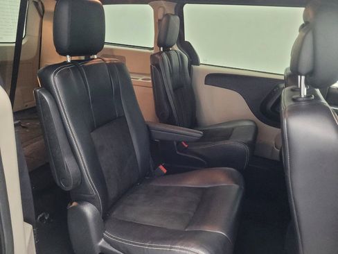 Used 2020 Dodge Grand Caravan SXT image 19