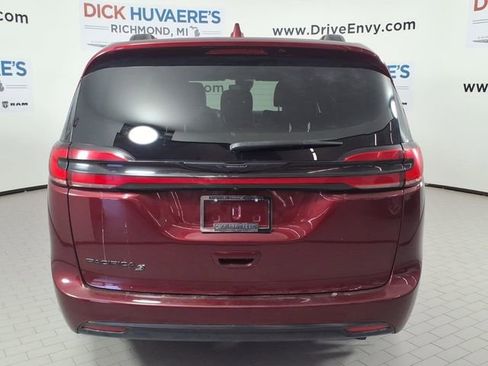 Used 2022 Chrysler Pacifica Touring-L w/ S Appearance Package image 5
