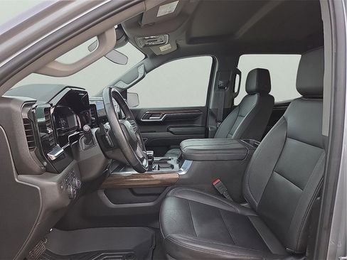 Used 2024 Chevrolet Silverado 1500 LT Trail Boss w/ LT Trail Boss Premium Package image 12