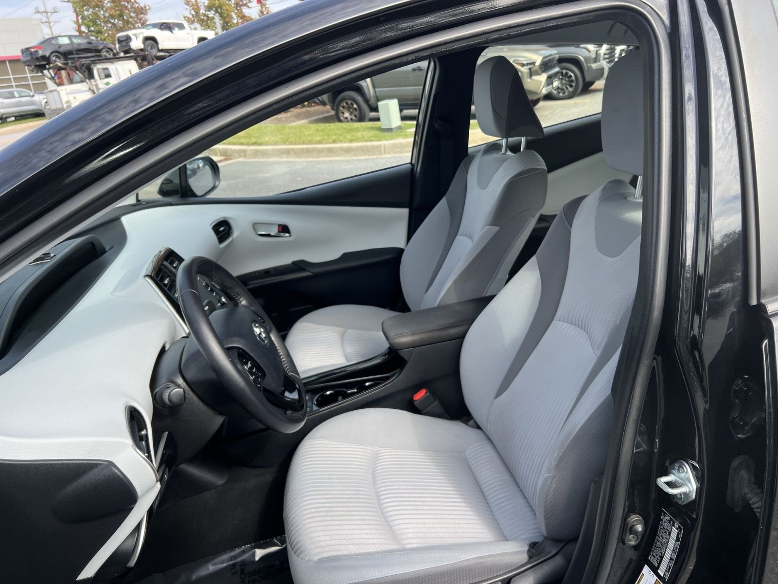 Used 2021 Toyota Prius Prime LE FWD image 13