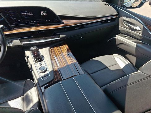 Certified 2023 Cadillac Escalade Premium Luxury AWD/4WD image 21