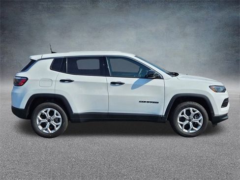 Certified 2025 Jeep Compass Sport image 3