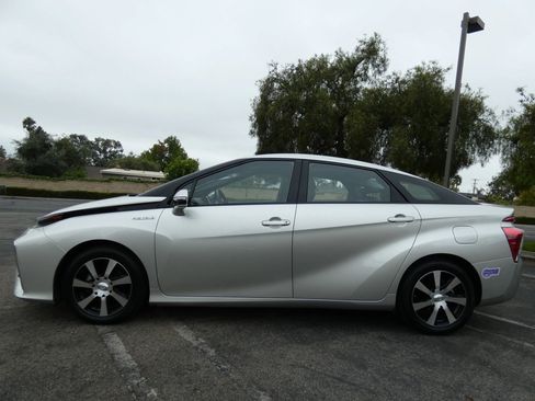Used 2019 Toyota Mirai image 13
