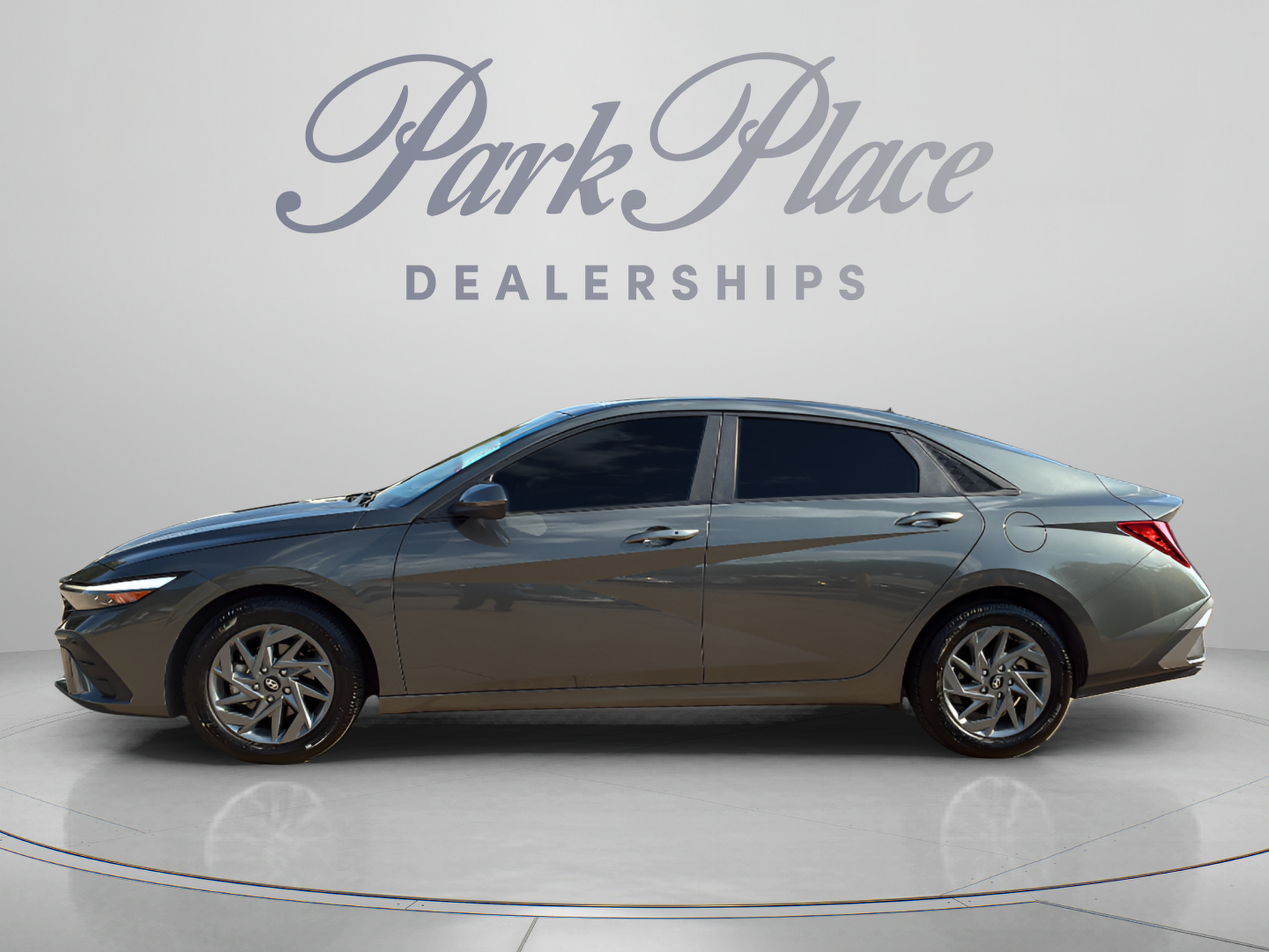 Used 2024 Hyundai Elantra SEL FWD image 2