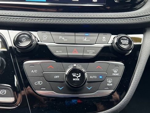 New 2026 Chrysler Pacifica Select AWD/4WD image 25