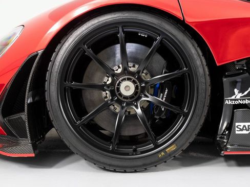 Used 2015 McLaren P1 RWD image 9