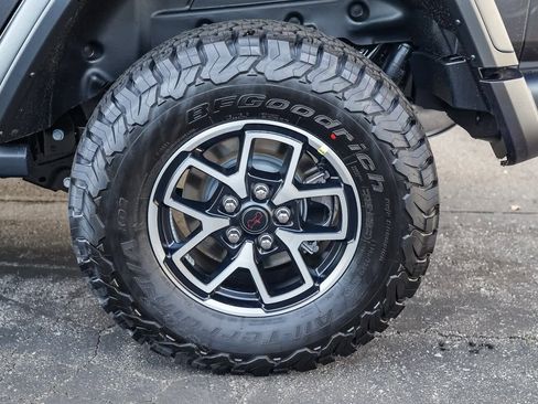 New 2026 Jeep Wrangler Unlimited Rubicon w/ Technology Group image 10