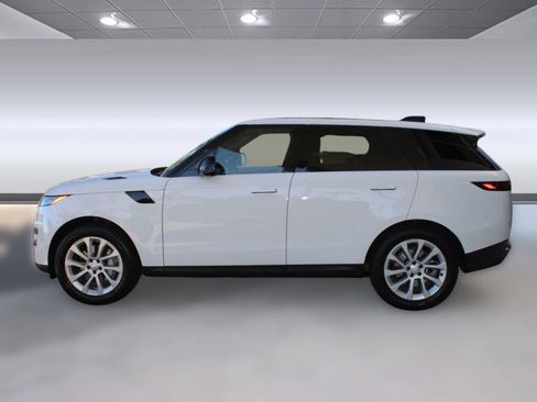 Used 2024 Land Rover Range Rover Sport SE image 2