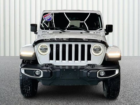 Used 2019 Jeep Wrangler Unlimited Sahara w/ Uconnect 4C Nav & Sound Group AWD/4WD image 2