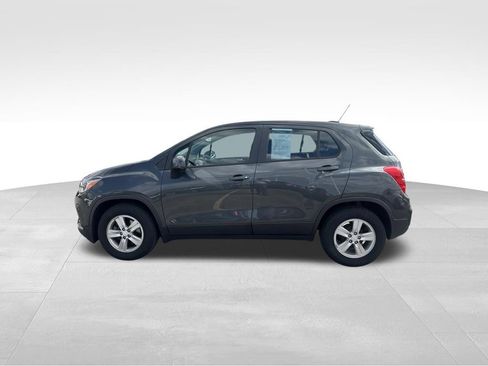 Used 2019 Chevrolet Trax LS FWD image 2