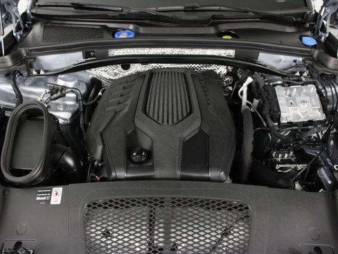 Certified 2025 Porsche Macan image 26