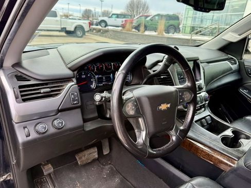 Used 2020 Chevrolet Suburban LT image 9