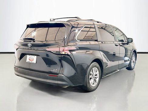Used 2023 Toyota Sienna XLE w/ XLE Plus Package FWD image 4